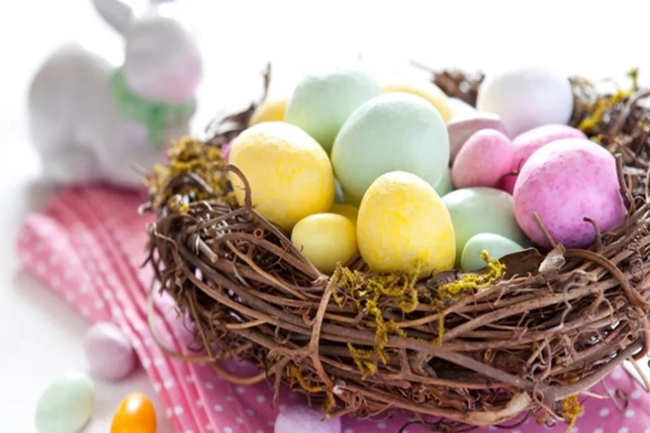 Mini nests with eggs